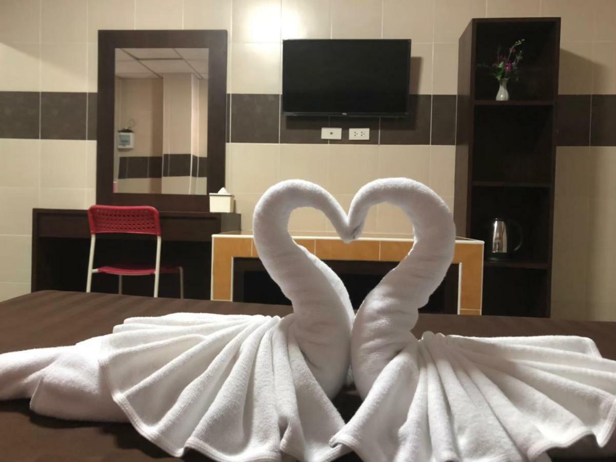 D5 Hotel สาขา มาบโป่ง Csonburi Kültér fotó